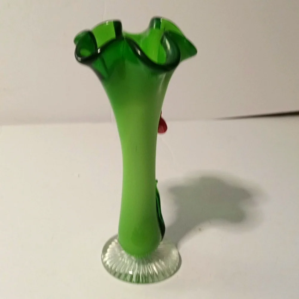 Vintage European Blown Glass Vase Gorgeous Green with Red Flower And Fluted Top - Picture 9 of 9
